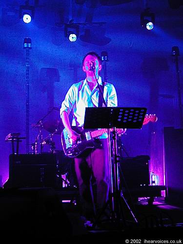 Radiohead live, Coliseu dos Recreios, Lisbon, Portugal, 24 July 2002 (photo 19 of 52)