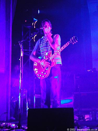 Radiohead live, Coliseu dos Recreios, Lisbon, Portugal, 24 July 2002 (photo 21 of 52)