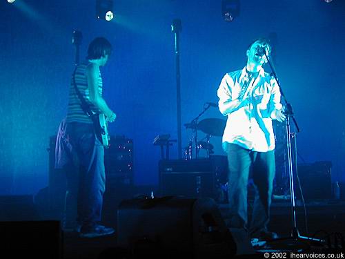 Radiohead live, Coliseu dos Recreios, Lisbon, Portugal, 24 July 2002 (photo 25 of 52)