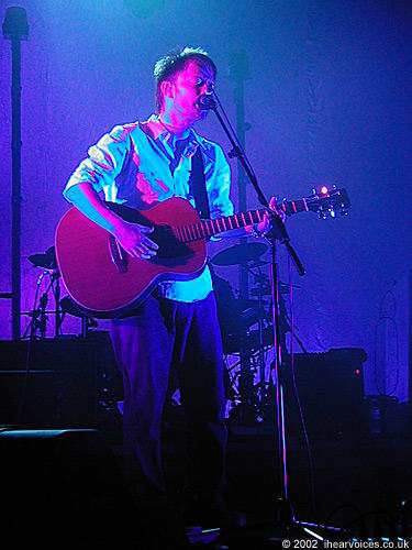 Radiohead live, Coliseu dos Recreios, Lisbon, Portugal, 24 July 2002 (photo 32 of 52)