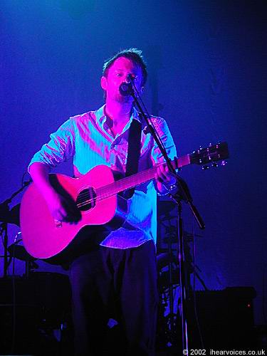 Radiohead live, Coliseu dos Recreios, Lisbon, Portugal, 24 July 2002 (photo 34 of 52)