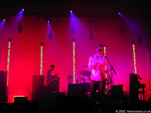 Radiohead live, Coliseu dos Recreios, Lisbon, Portugal, 24 July 2002 (photo 35 of 52)