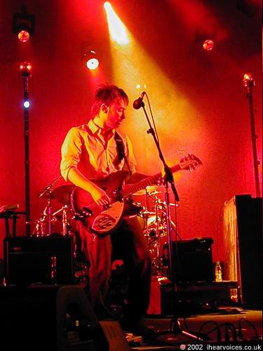 Radiohead live, Coliseu dos Recreios, Lisbon, Portugal, 24 July 2002 (photo 36 of 52)