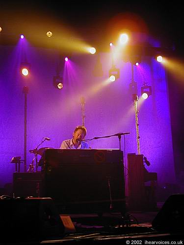 Radiohead live, Coliseu dos Recreios, Lisbon, Portugal, 24 July 2002 (photo 44 of 52)