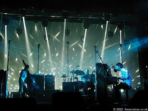 Radiohead live, Coliseu dos Recreios, Lisbon, Portugal, 24 July 2002 (photo 48 of 52)