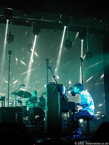 Radiohead live, Coliseu dos Recreios, Lisbon, Portugal, 24 July 2002 (photo 49 of 52)
