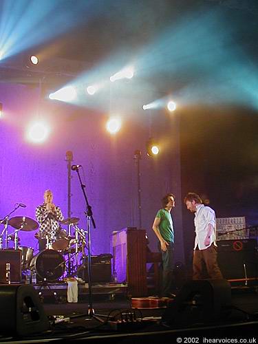 Radiohead live, Coliseu dos Recreios, Lisbon, Portugal, 24 July 2002 (photo 6 of 52)