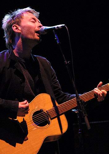 Radiohead live, 26 October 2002 (multi-night) (photo 3 of 4)