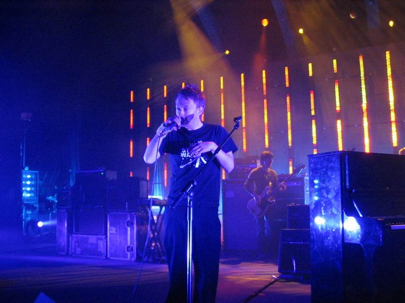 Radiohead live, Shoreline Amphitheater, Mountain View, USA, 23 September 2003 (photo 2 of 5)