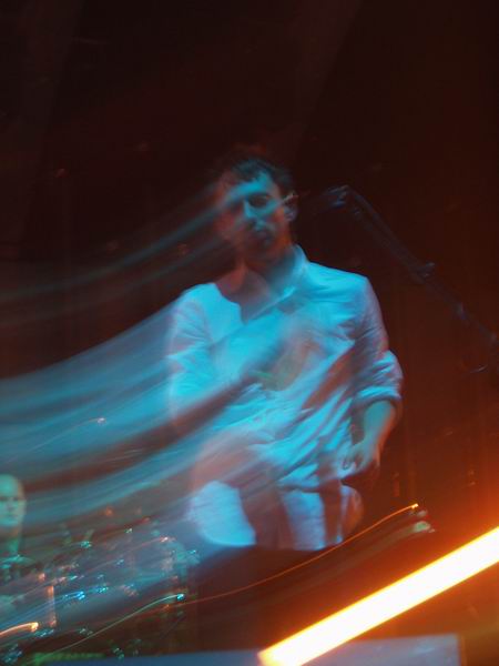 Radiohead live, Berlin Arena, Berlin, Germany, 13 November 2003 (photo 13 of 77)