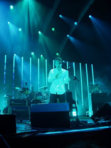 Radiohead live, Berlin Arena, Berlin, Germany, 13 November 2003 (photo 14 of 77)