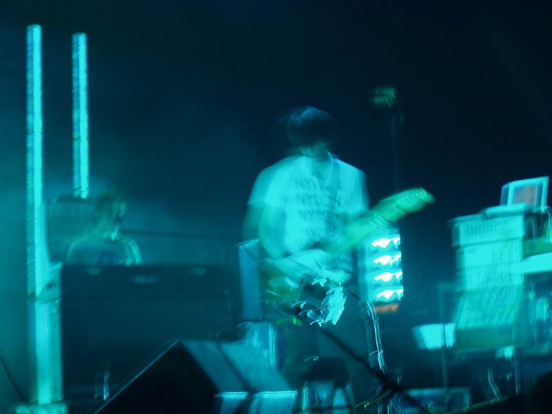 Radiohead live, Berlin Arena, Berlin, Germany, 13 November 2003 (photo 15 of 77)