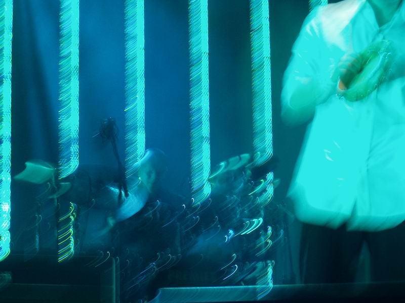 Radiohead live, Berlin Arena, Berlin, Germany, 13 November 2003 (photo 16 of 77)