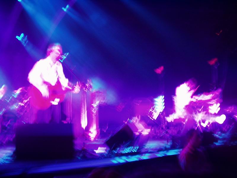 Radiohead live, Berlin Arena, Berlin, Germany, 13 November 2003 (photo 26 of 77)