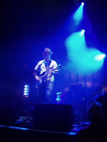 Radiohead live, Berlin Arena, Berlin, Germany, 13 November 2003 (photo 28 of 77)