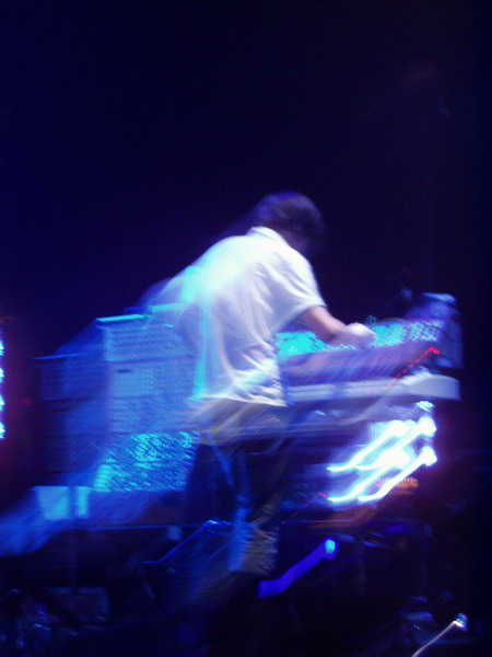 Radiohead live, Berlin Arena, Berlin, Germany, 13 November 2003 (photo 29 of 77)
