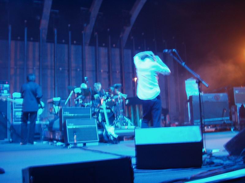 Radiohead live, Berlin Arena, Berlin, Germany, 13 November 2003 (photo 32 of 77)