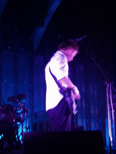 Radiohead live, Berlin Arena, Berlin, Germany, 13 November 2003 (photo 36 of 77)