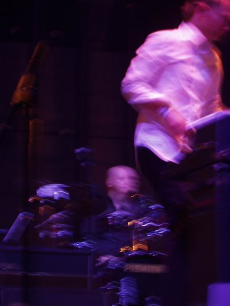 Radiohead live, Berlin Arena, Berlin, Germany, 13 November 2003 (photo 43 of 77)