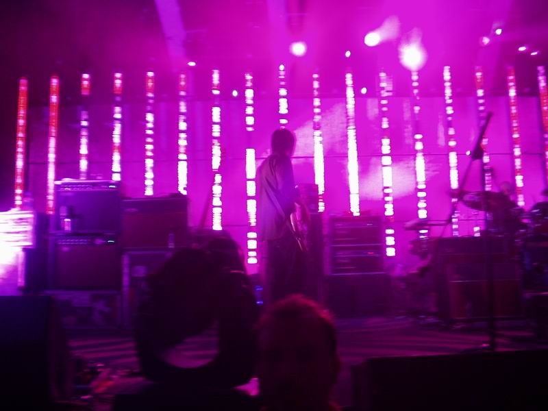 Radiohead live, Berlin Arena, Berlin, Germany, 13 November 2003 (photo 50 of 77)