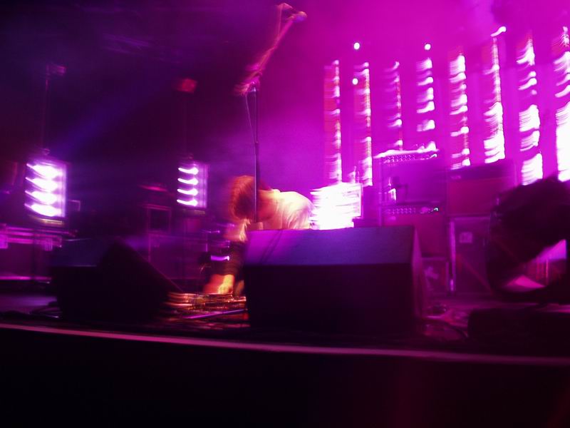 Radiohead live, Berlin Arena, Berlin, Germany, 13 November 2003 (photo 52 of 77)