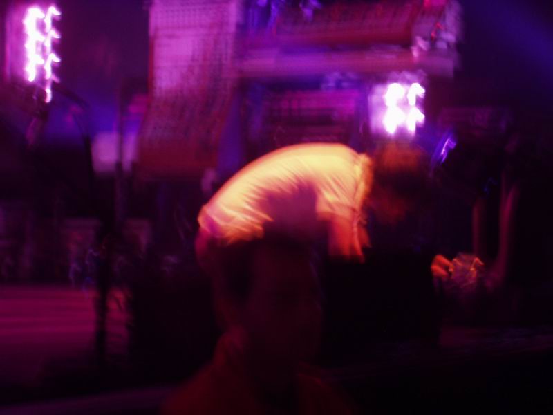 Radiohead live, Berlin Arena, Berlin, Germany, 13 November 2003 (photo 54 of 77)