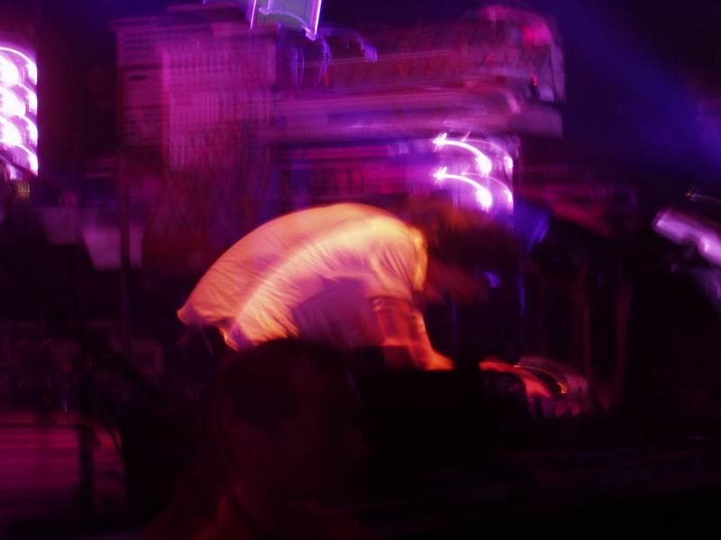 Radiohead live, Berlin Arena, Berlin, Germany, 13 November 2003 (photo 55 of 77)