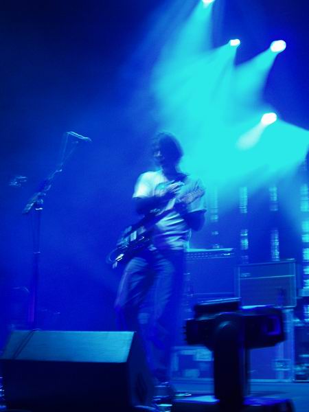 Radiohead live, Berlin Arena, Berlin, Germany, 13 November 2003 (photo 8 of 77)