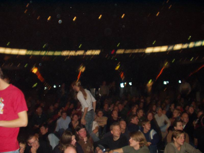 Radiohead live, Colorline Arena, Hamburg, Germany, 15 November 2003 (photo 1 of 30)