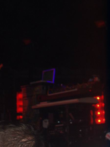 Radiohead live, Colorline Arena, Hamburg, Germany, 15 November 2003 (photo 11 of 30)