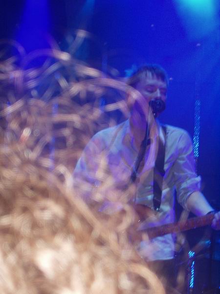 Radiohead live, Colorline Arena, Hamburg, Germany, 15 November 2003 (photo 16 of 30)