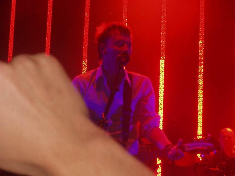 Radiohead live, Colorline Arena, Hamburg, Germany, 15 November 2003 (photo 17 of 30)