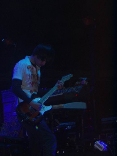 Radiohead live, Colorline Arena, Hamburg, Germany, 15 November 2003 (photo 21 of 30)