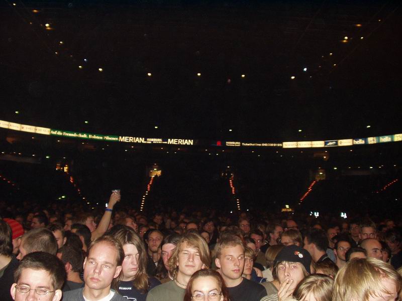 Radiohead live, Colorline Arena, Hamburg, Germany, 15 November 2003 (photo 3 of 30)