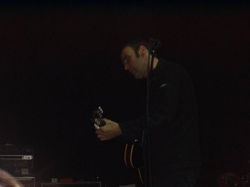 Radiohead live, Colorline Arena, Hamburg, Germany, 15 November 2003 (photo 7 of 30)