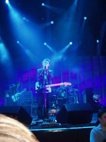 Radiohead live, Colorline Arena, Hamburg, Germany, 15 November 2003 (photo 8 of 30)